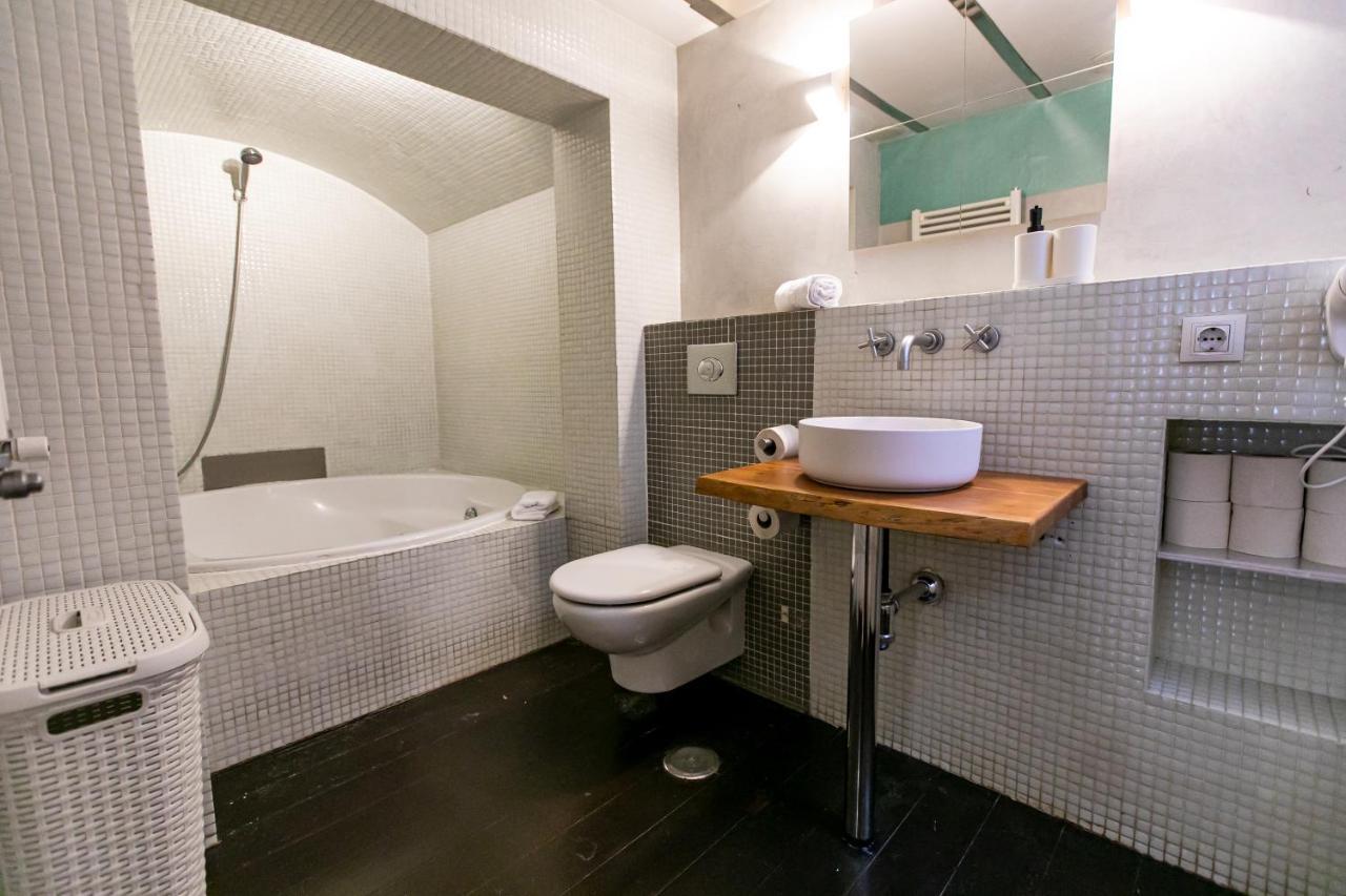 Apartamento 3 Dormitorios En Calle San Vicente. Sevilla Exterior foto
